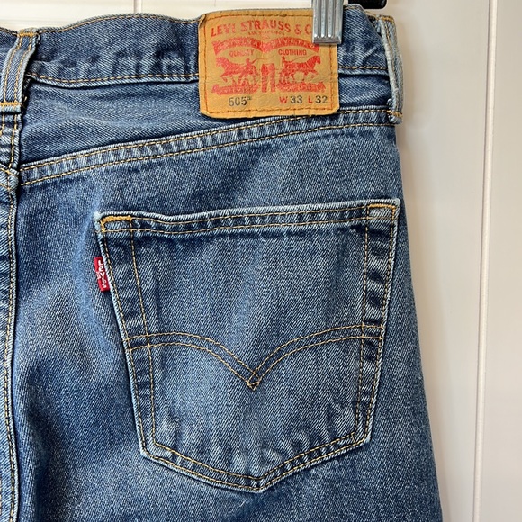 Levi’s 505 Denim Straight Leg Blue Jeans 33 x 32 Fade Lines Whiskering - Picture 10 of 14